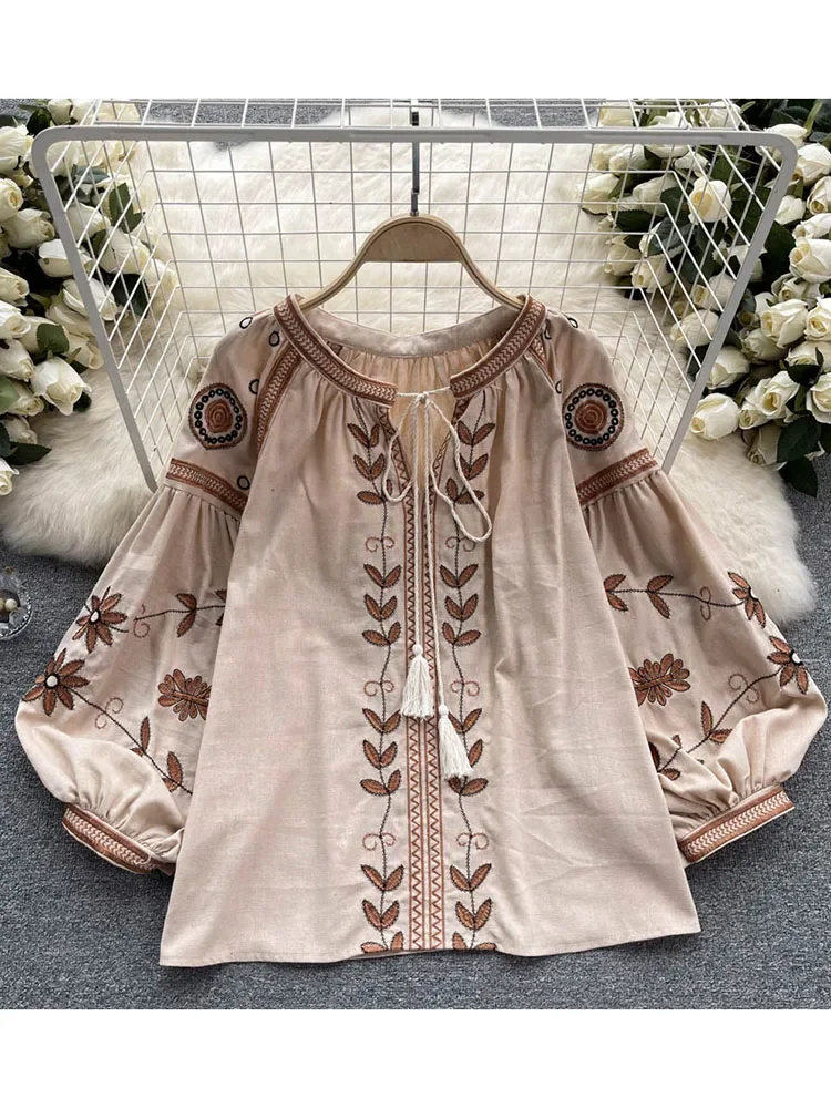 

Women Spring Blouse Korean Version Embroidered Ethnic Style Embroidered Tassel Loose Tie Round Neck Bubble Sleeve Top D3522