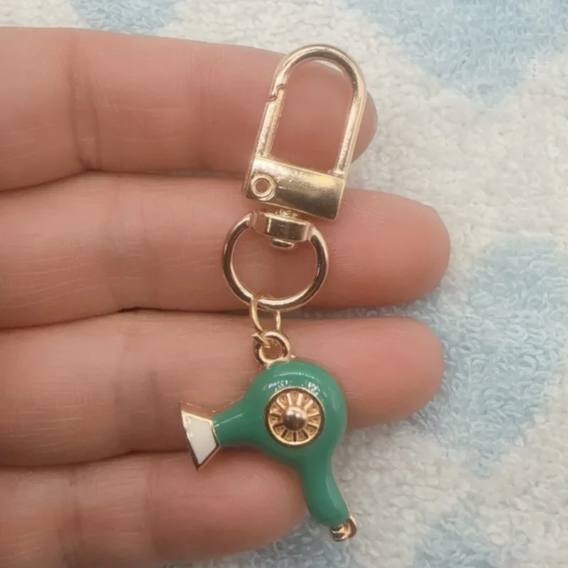 4pcs alloy drip oil hair dryer keychain, suitable for bag hanging accessories, the best choice for gifts
