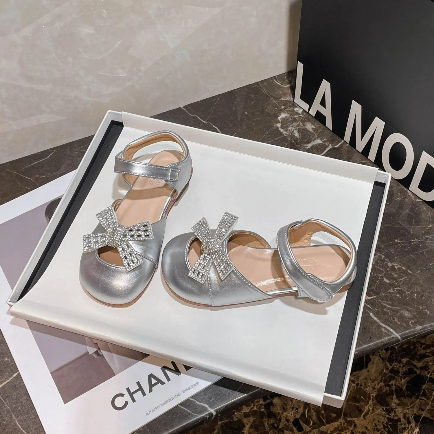 Girls Crystal Shiny Princess Shoe Kids Sweet Flats Performance Shoes Fashion Sandals Children's Leather Shoes for Party Wedding