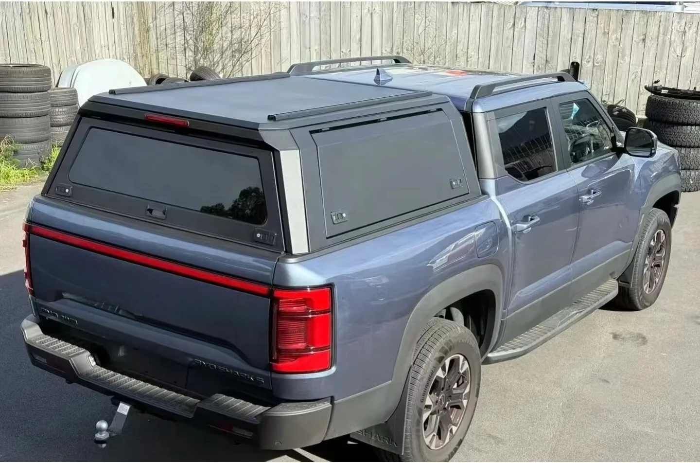 غطاء سرير بمظلة شاحنة بيك اب من الألومنيوم لـ RAM 1500 Hilux Shark 6