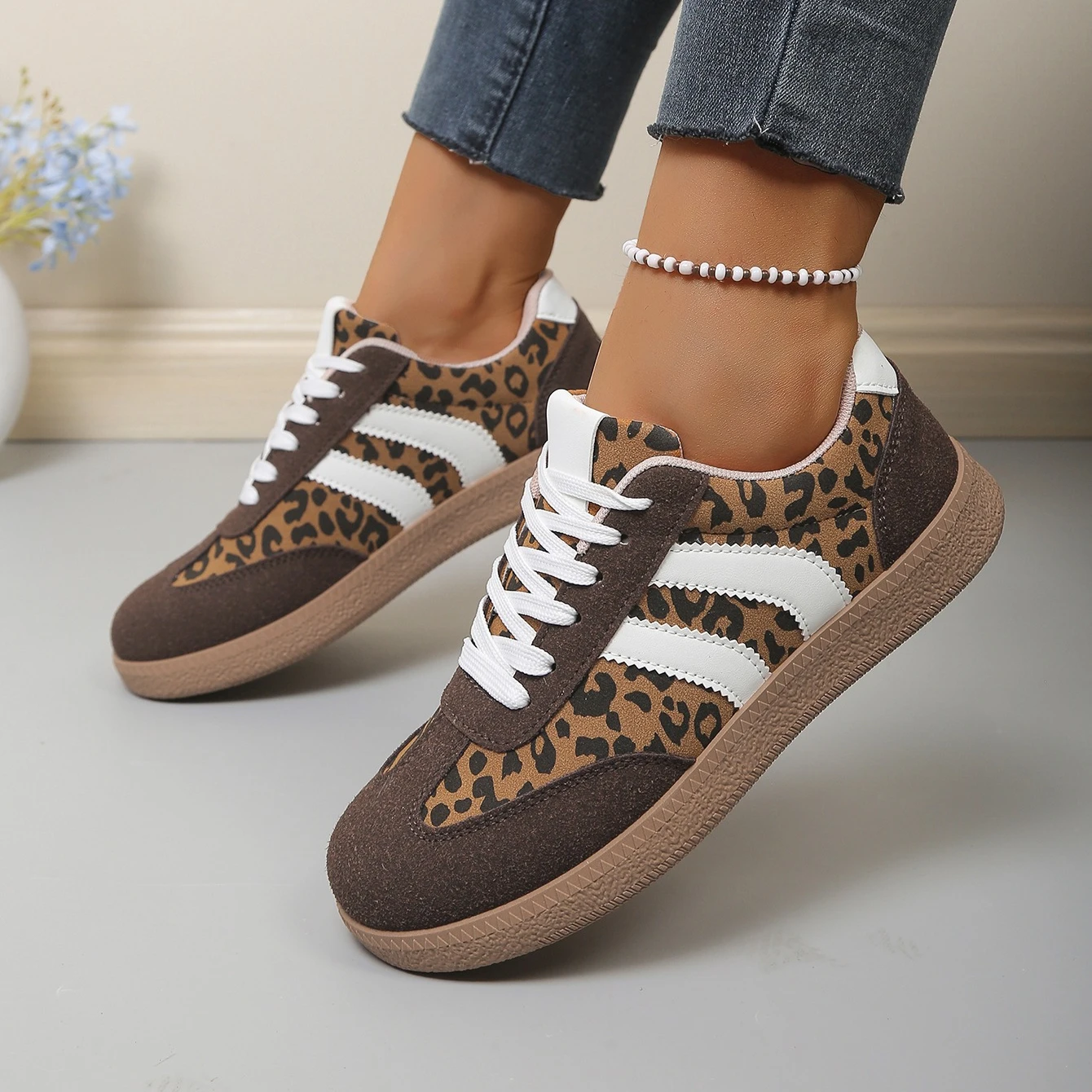 2026 Herbst Damenmode Wildleder-Sneaker mit Doppelschnalle und Metall-Details Leichte Atmungsaktive Bequeme Freizeitschuhe – Detail 5