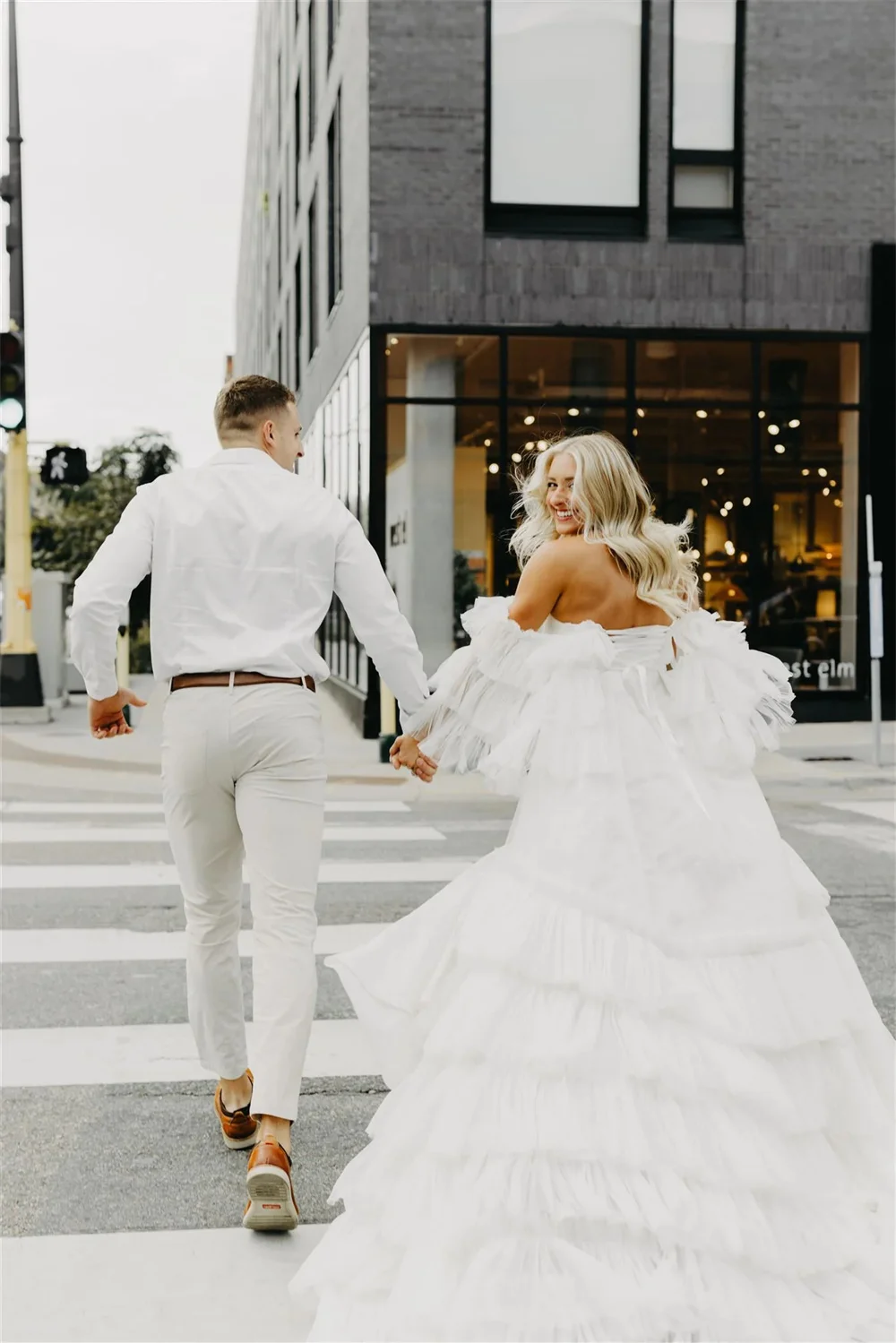 Amanda Gorgeous Off Shoulder White Wedding Dress Romantic Multilayer Sweep Train Robe De Mariée Flying Train Vestidos De Novia