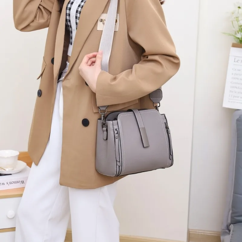 Top Layer Cow Leather 2024 New Versatile Fashion Women\'s Handbag High Quality Shoulder Bag Lady Commuting Crossbody Bucket Bag