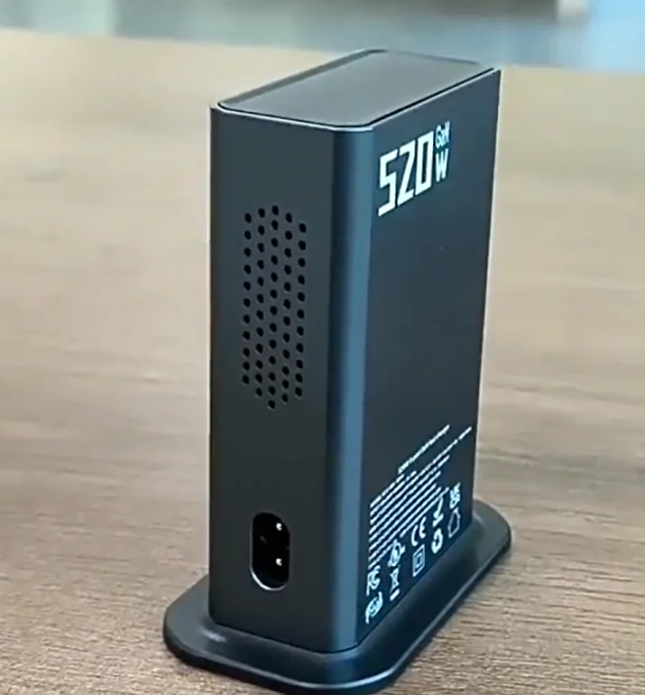 

520W Gallium Nitride Charger Fast Charging Head 8-Port Desktop Charging Station AI Digital Display