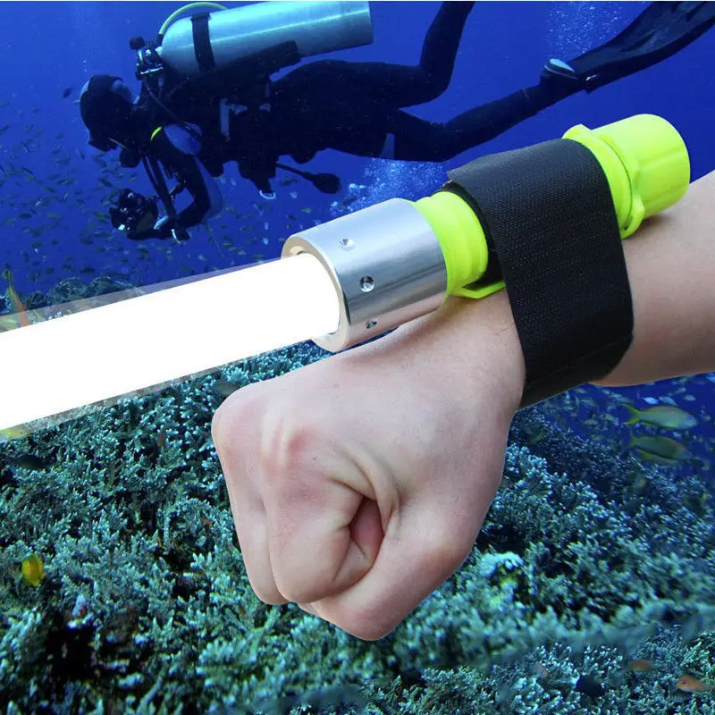 

Diving flashlight, underwater professional strong light, super bright, imported waterproof night diving yellow light