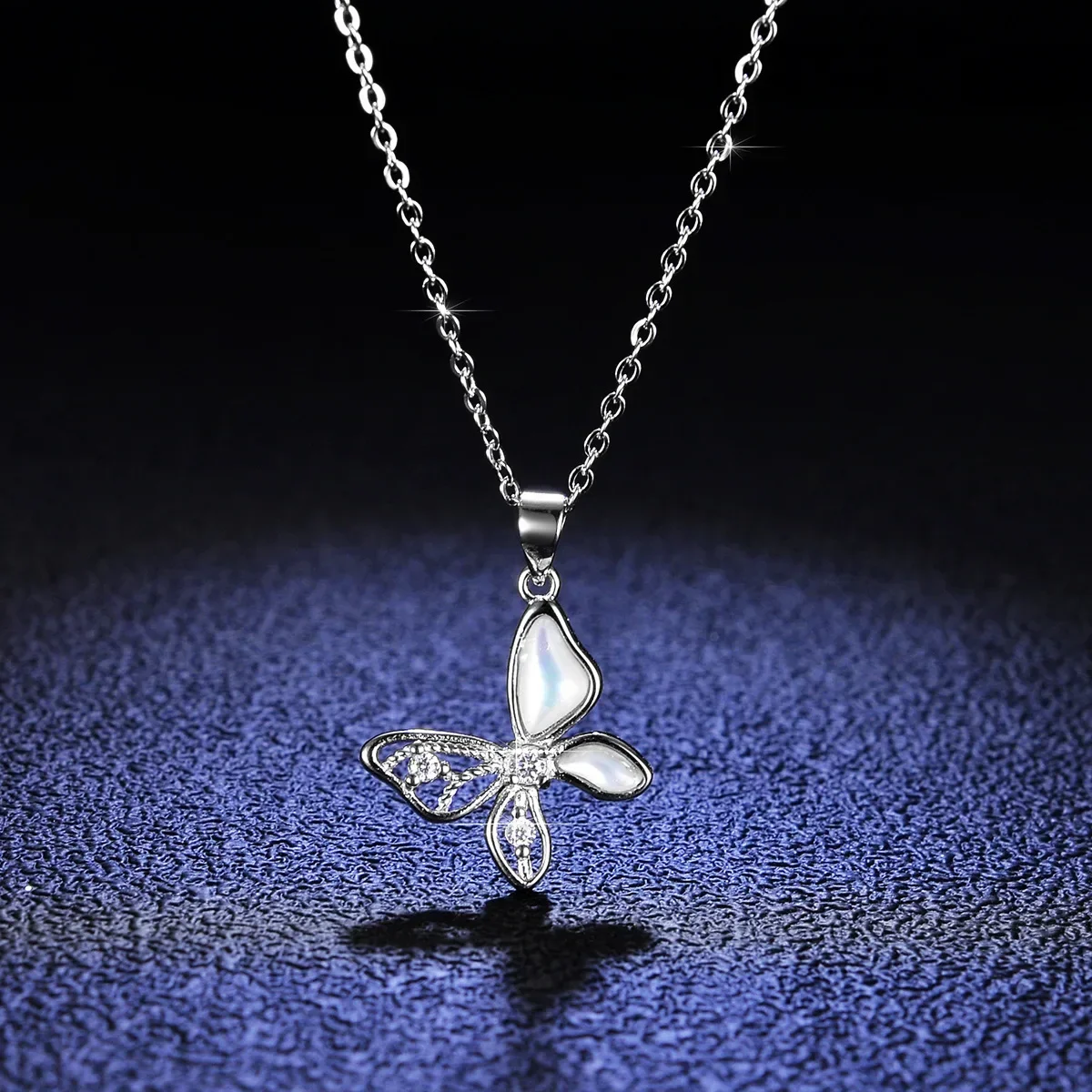 

Platinum Pendants 1 Ct Moissanite Diamond Necklace Women's Fashion White Fritillary Butterfly Pendant Clavicle Chain Jewelry