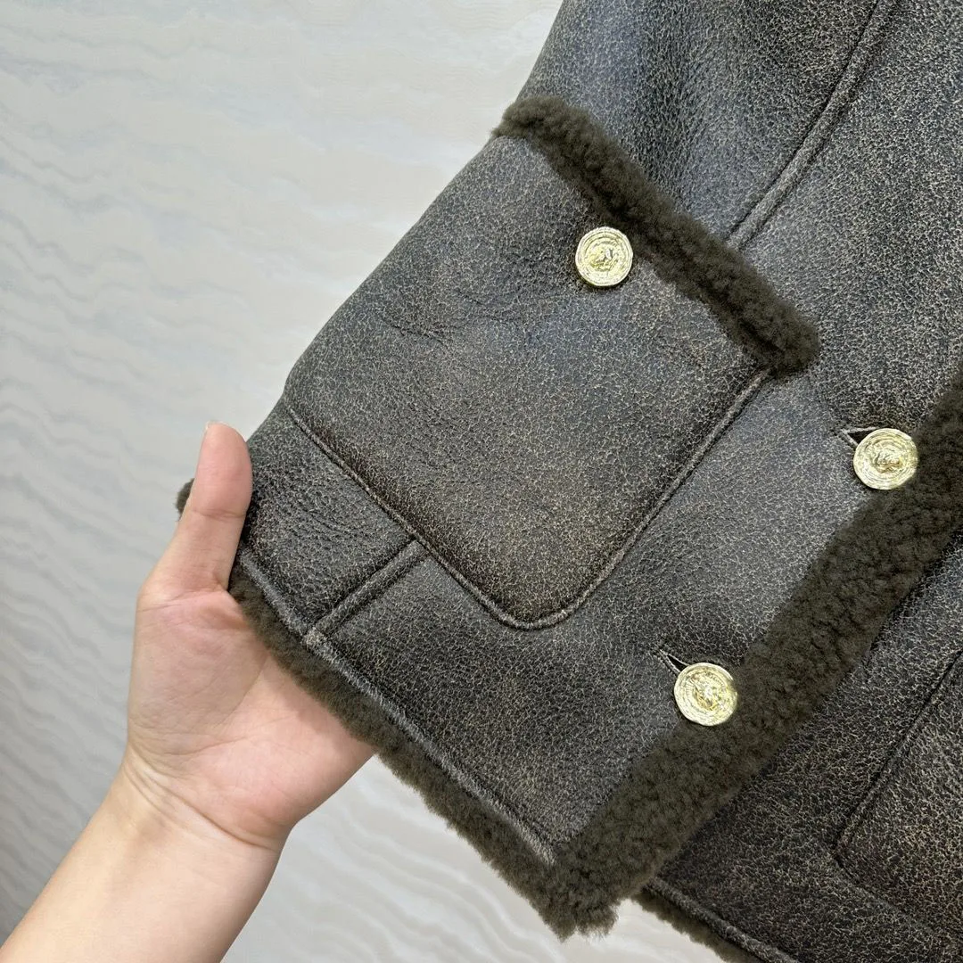 신상 겨울 두꺼운 따뜻한 양털 양가죽 빈티지 조끼 재킷 여성용 O넥 민소매 금색 버튼 탱크 코트