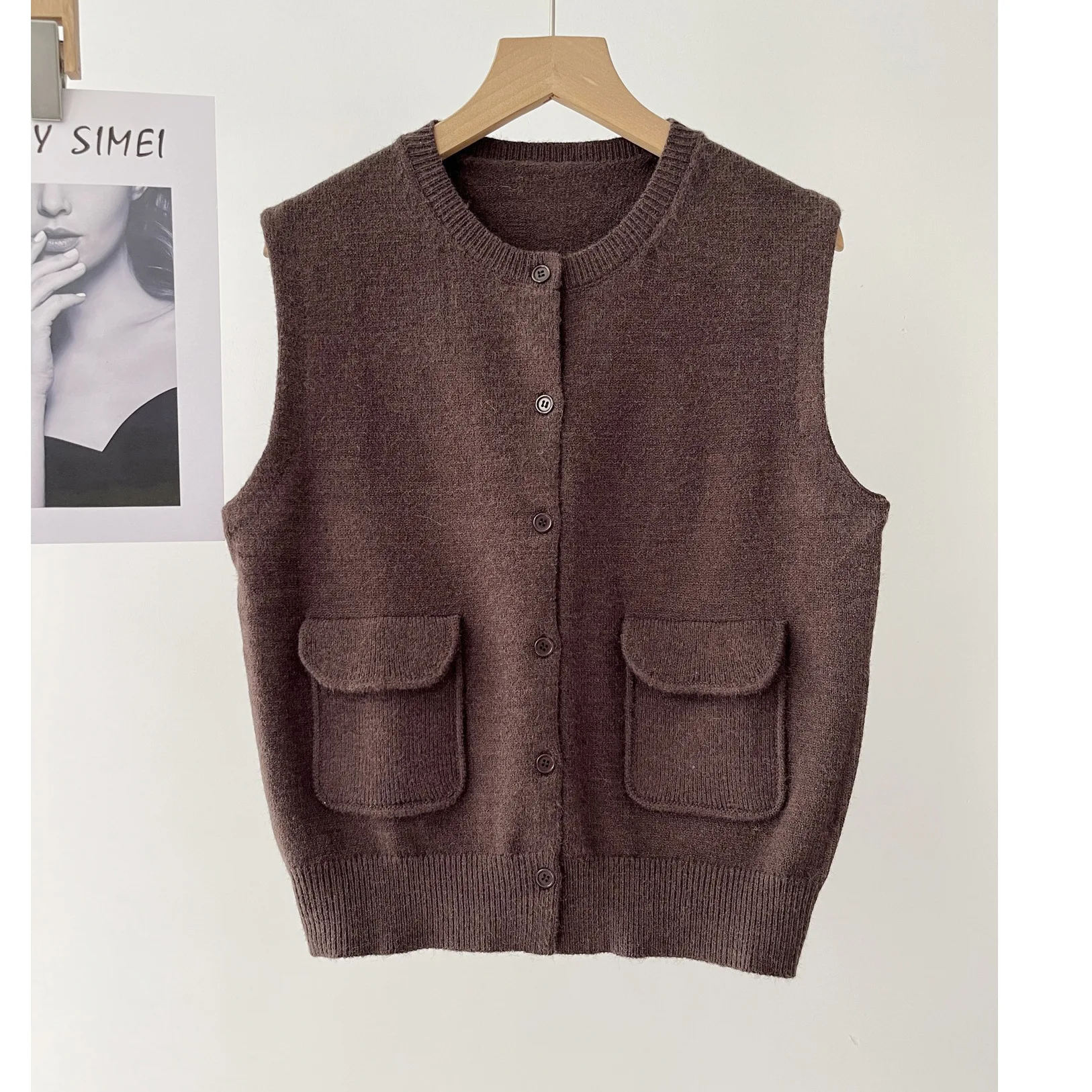 

Женский простой темпераментный мягкий восковый универсальный вязаный жилет с круглым вырезом в пригородном стиле 16a-1552