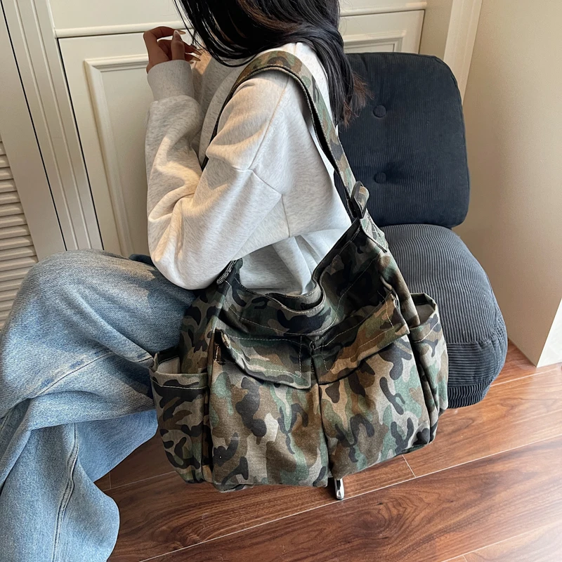 الجانب الأيسر ليوبارد القماش حمل الحقائب سيدة المتسوق حقيبة كتف للتسوق للنساء 2025 الكورية موضة Y2K حقائب كروسبودي عادية