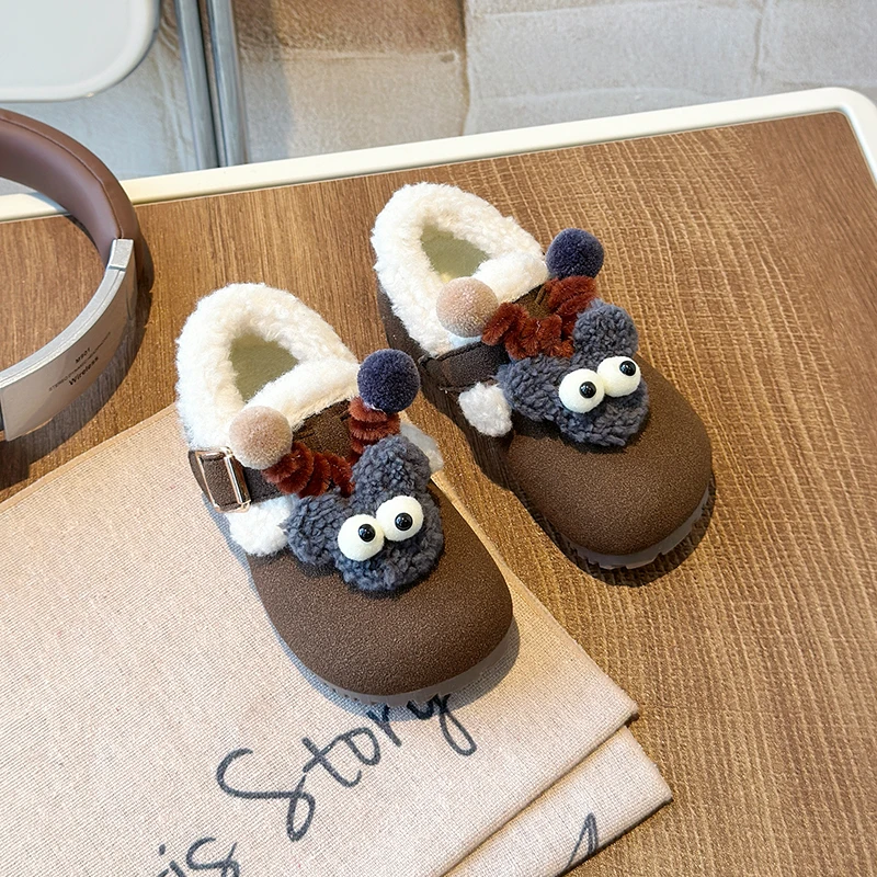 Sepatu Anak Perempuan 2025 Sepatu Kulit Berlapis Kapas Hangat Musim Dingin Sepatu Kasual untuk Pesta Sepatu Fashion Sol Lembut Loafers sepatu anak perempuan