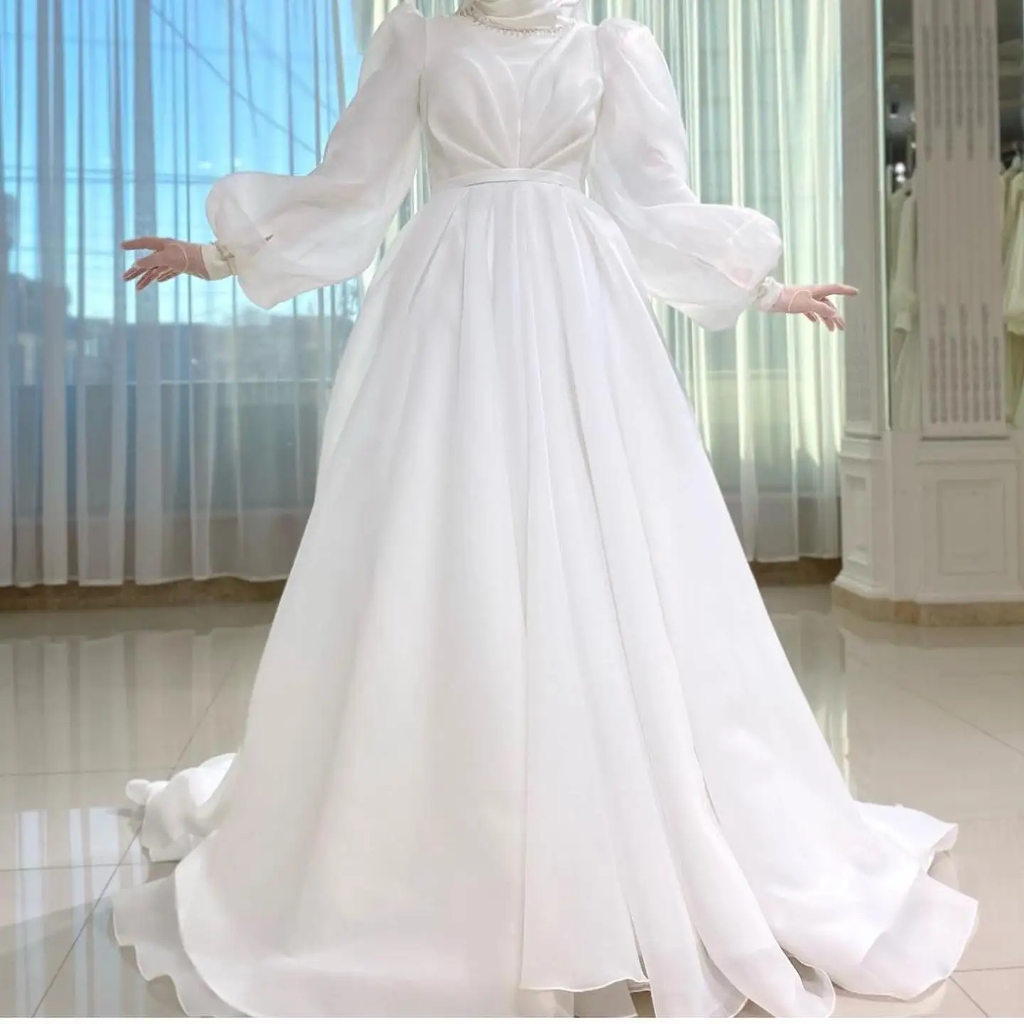 White Muslim Wedding Dresses for Bride High Neck Long Sleeves Sweep Train Zipper Closure Pleats Simple Hijab Women Bridal Gowns