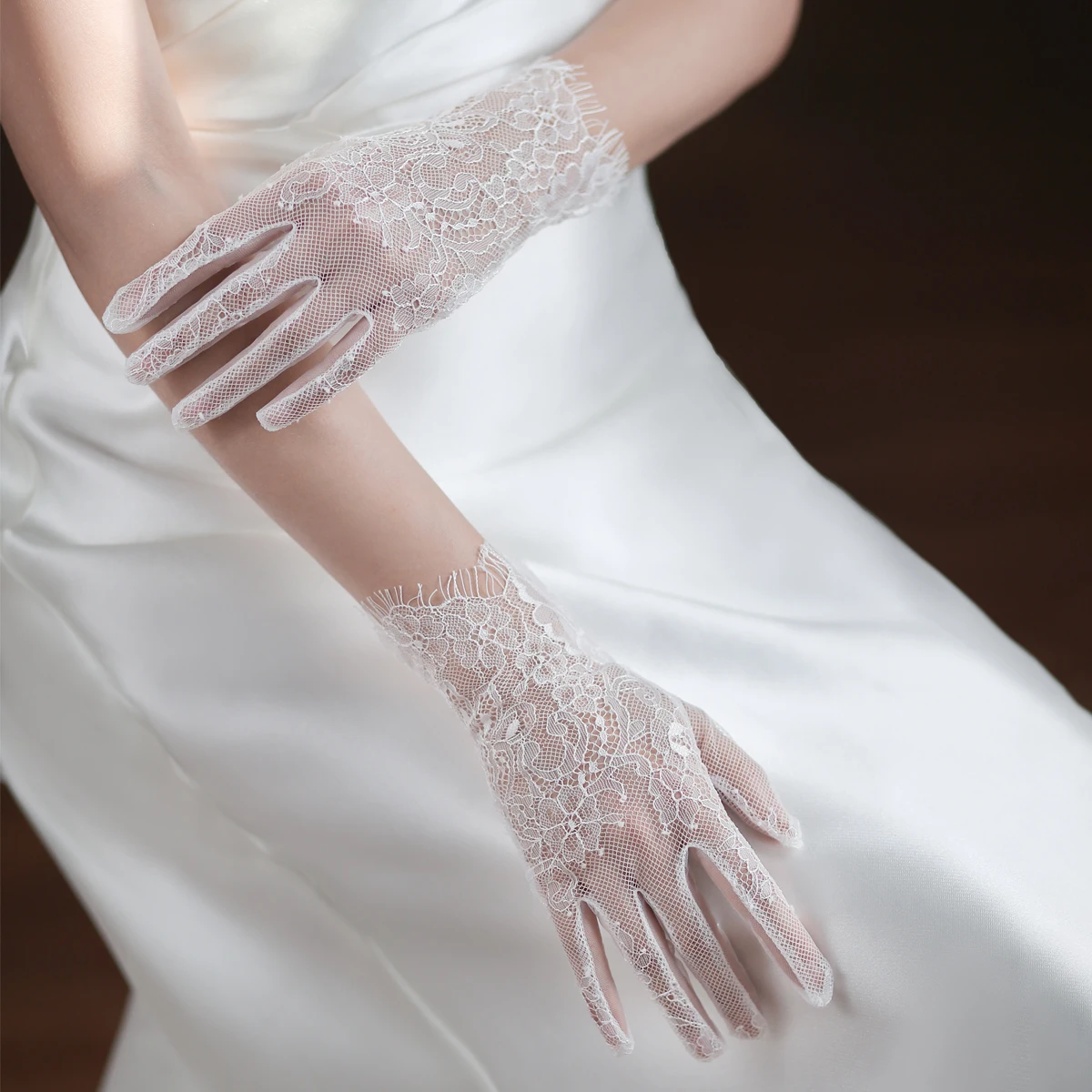 WG062 Wedding Bridal Short White Handmade Gloves Eyelash Lace Wrist Bridesmaid Gloves Women Pageant Prom Perform Handschuh