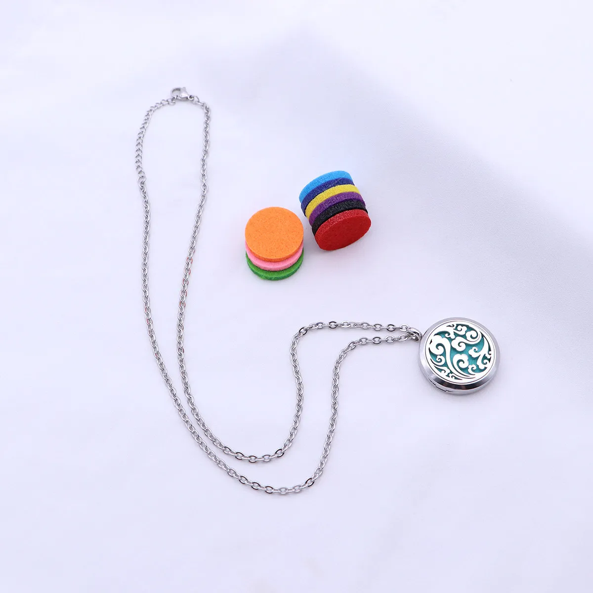 

Essential Oil Diffuser Necklace Silver Mini Aromatherapy Pendant Locket Set 10 Color Refill Pads Chain Hypoallergenic Stainless