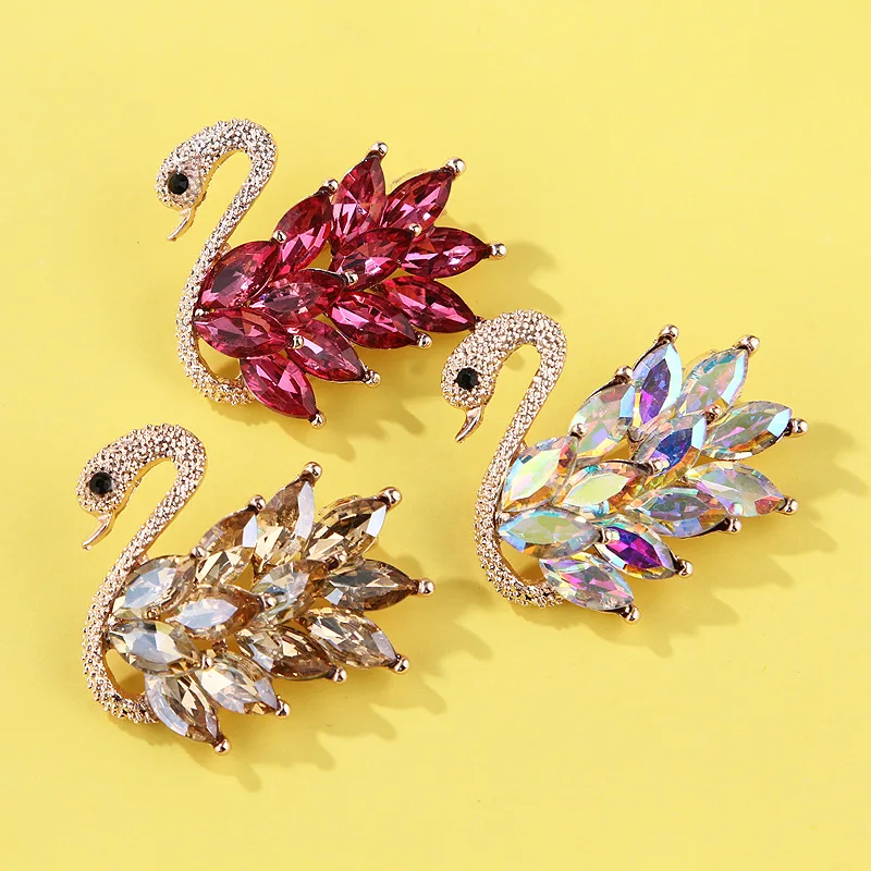 Korean Fashion Cute Alloy Crystal Swan Brooch Pins Female Elegant Rhinestone Bird Animal Casual Party Office Brooches for Women