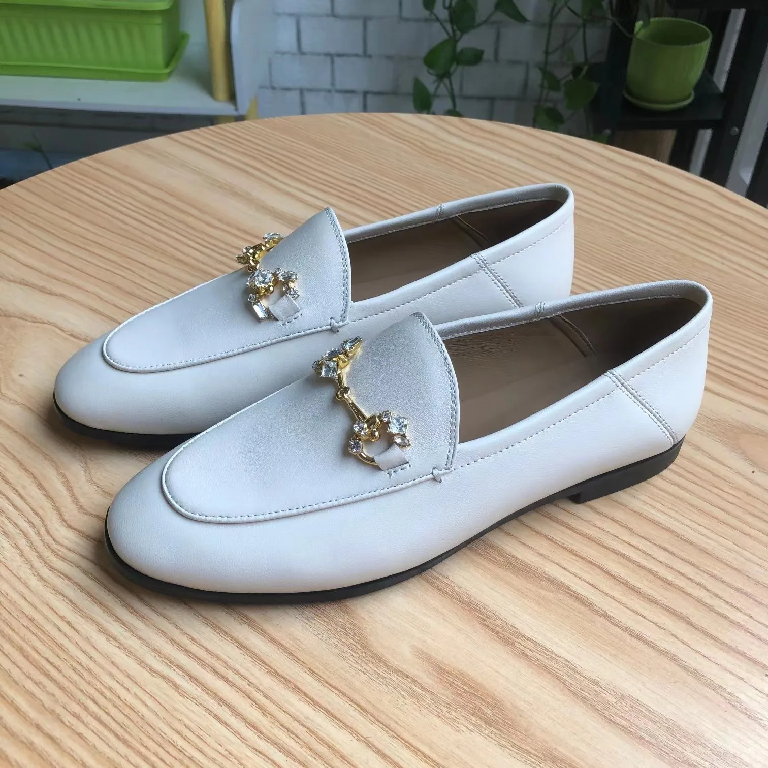 

Solidcolor metal decoration round toe summer women's shoes flat bottomed anti slip soft soled shoes brand casual G home slippers