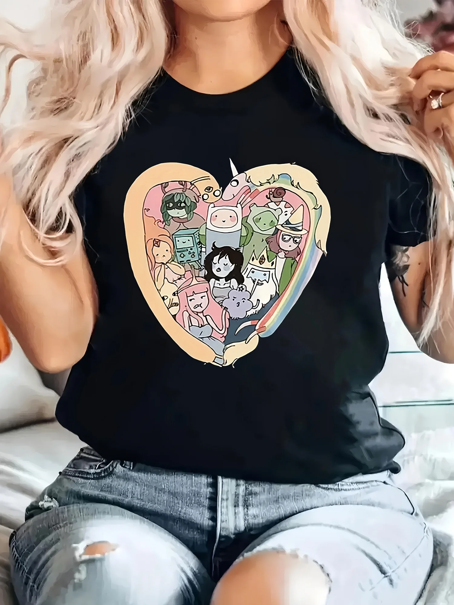 تي شيرت نسائي برسومات Adventure Time - طباعة Finn & Jake باللون الأسود على شكل قلب مع شخصيات ملونة، راحة كاجوال #1