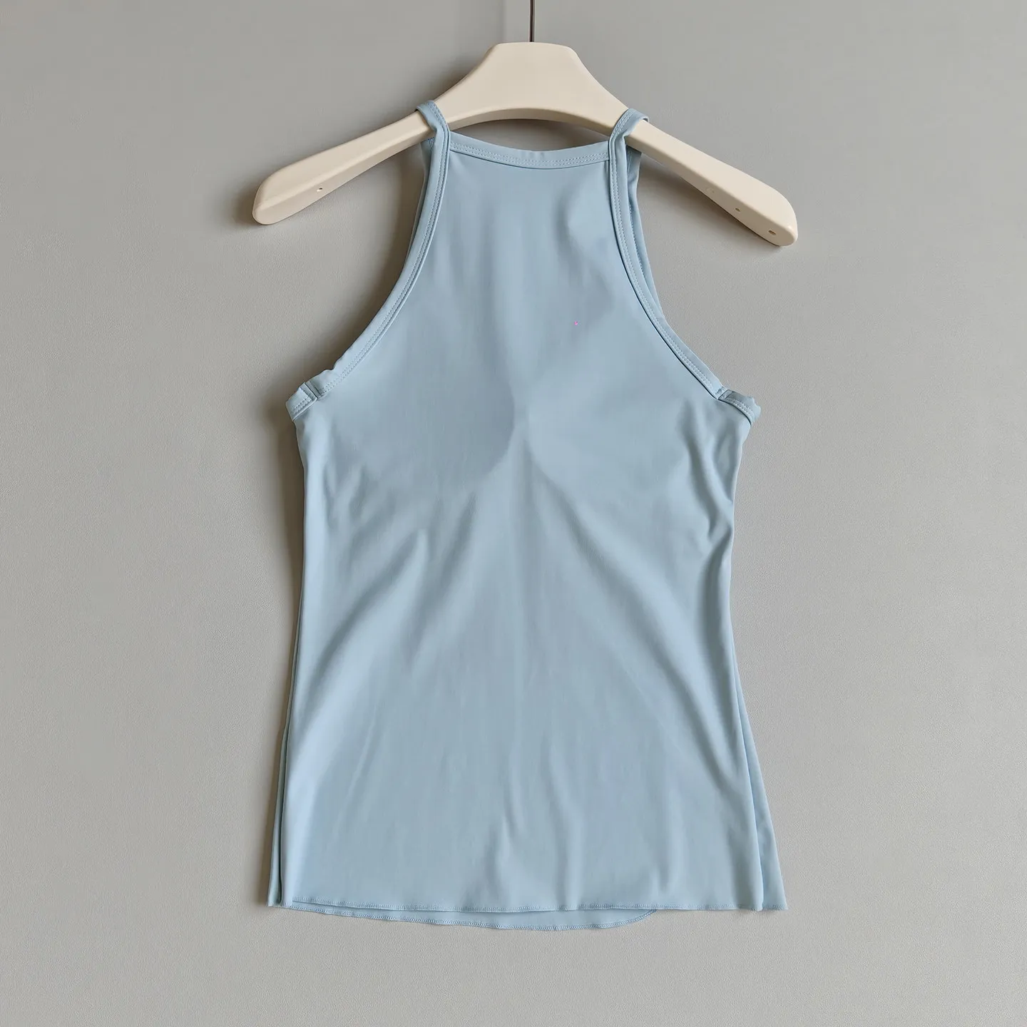 Damen Nude Ärmelloses Yoga-Top mit Brustpolster für Pilates-Training, zum Tragen im Freien mit Schlitzen, Fitness-Top – Detail 3