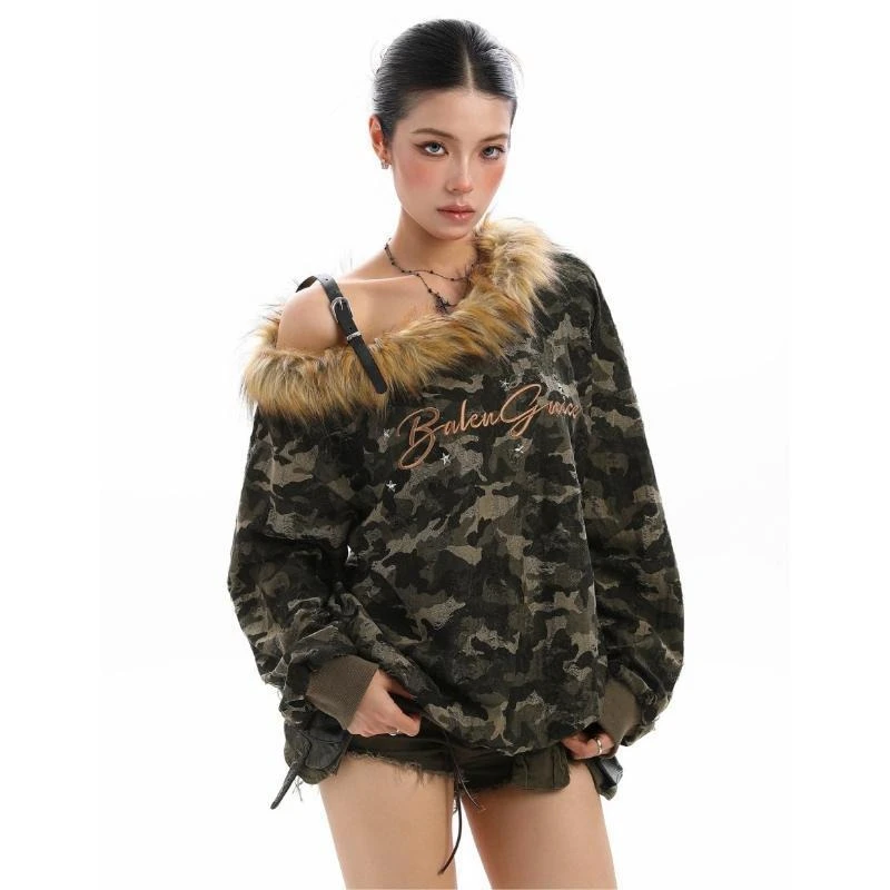 

Субкультура, американский винтажный камуфляжный свитшот с капюшоном и буквенным узором, свободный свитер из искусственного меха с длинными рукавами и открытыми плечами, осень