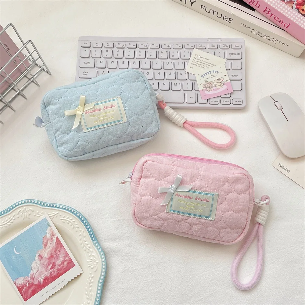 Women Heart Quilted Polyester Zipper Pouch With Bow Knot Wristlet Small Makeup Bag Mini Cosmetic Organizer Coin Purse Handbag