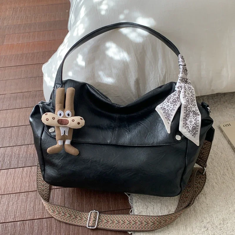 sac-bandouliere-en-cuir-tendance-pour-femme-design-classique-avec-chaine-reglable-et-embellissement-de-marque-de-luxe-sac-pour-maman