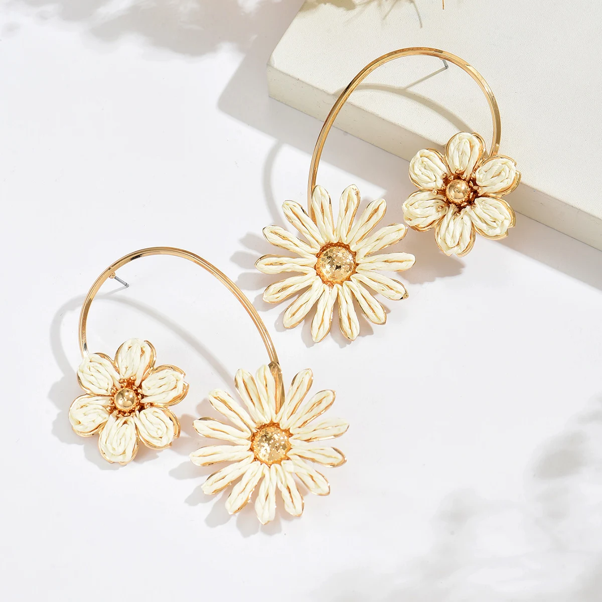 Boho Raffia Flower Hoop Earrings for Women - Colorful Woven Daisy Floral Drop Earrings, Summer Beach Vacation Statement Jewelry