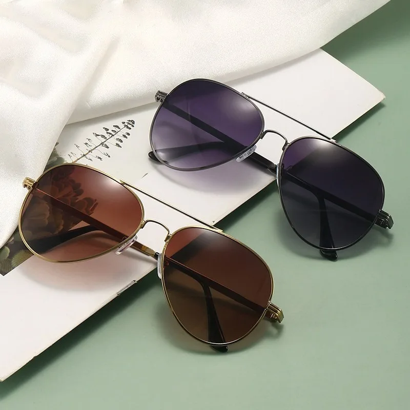 

Fashionable Classic Aviator Sunglasses UV 400 Metal Frame Driving Sunglasses for Men Women
