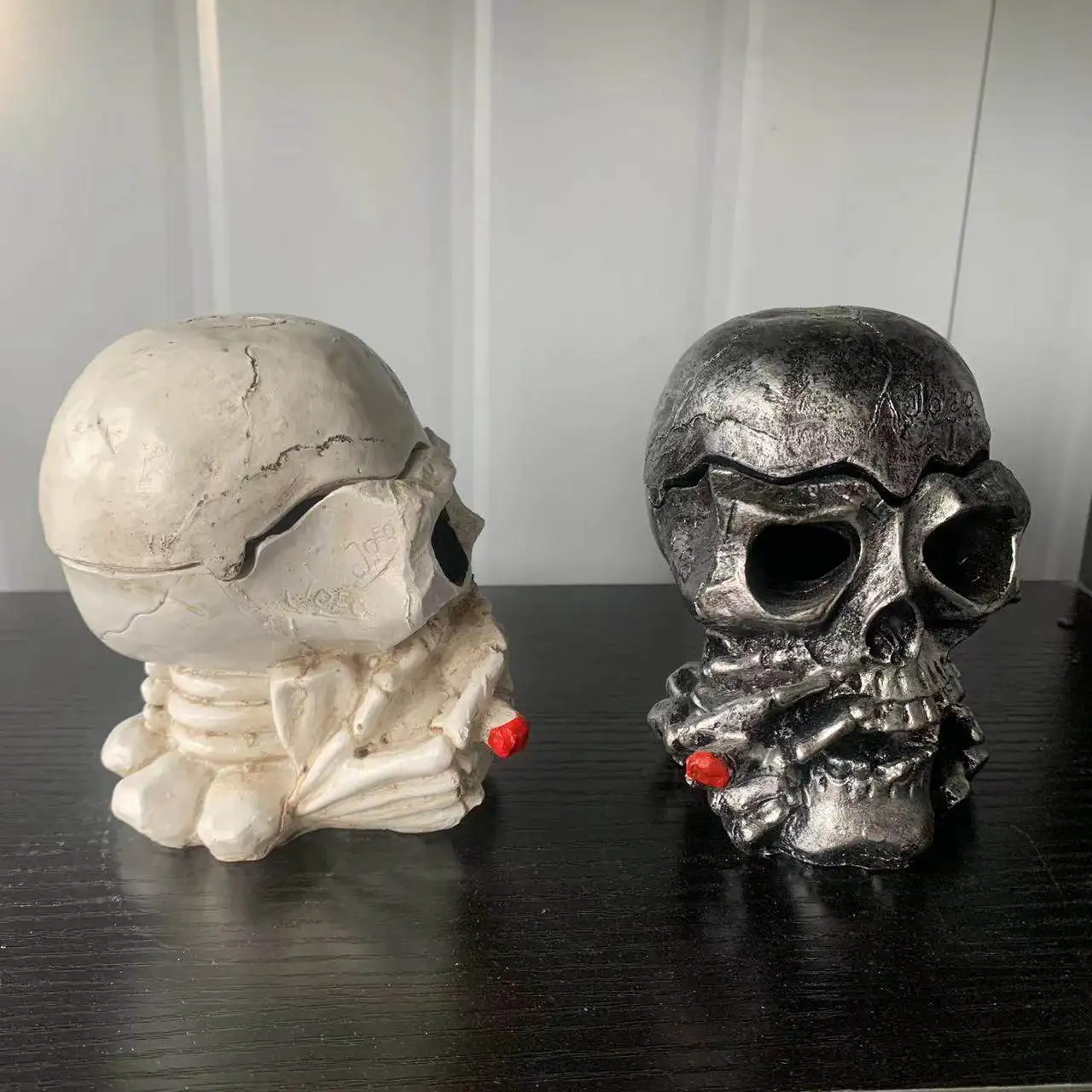 European art sculptures, ornaments, skeletons, ashtrays, living room decorations, dark