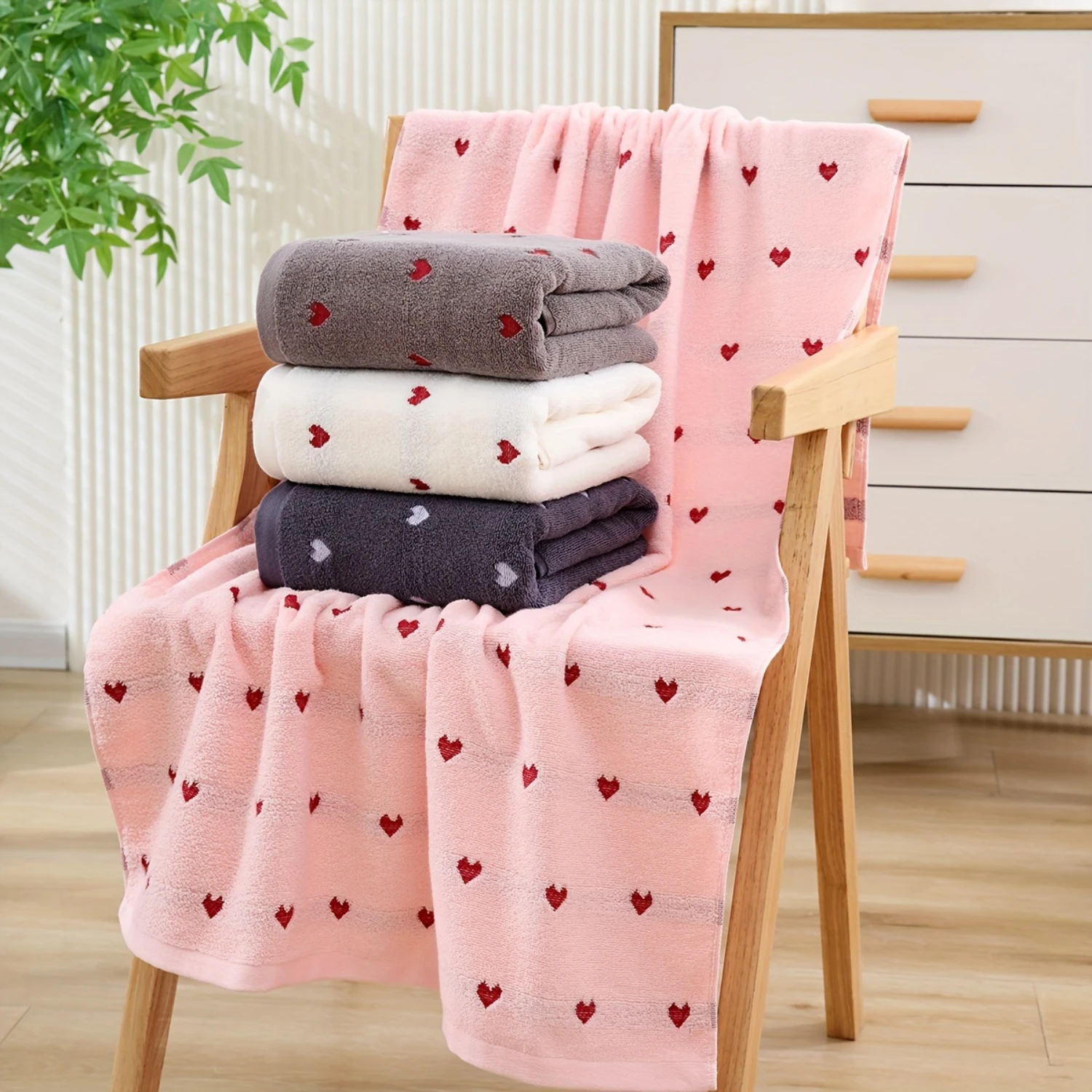 1pc Luxurious Cotton Bath Towel - Unique Heart Pattern, Gentle on Skin, Ultra-Absorbent, Rapid Quick-Drying, Exceptionally Soft 