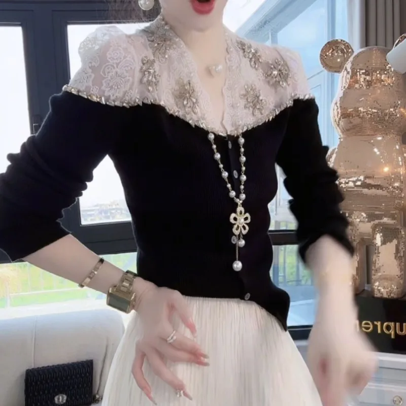

Autumn and Winter New Fashion Versatile Temperament V-neck Splicing Lace Hollow Long-sleeved Knitted Sweater Women's Slim Top