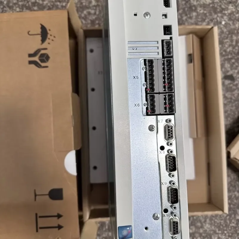 E84AVSCE4024SB0 E84AVHCE5514SX0 EVS9322-CSV003 ECSCA008C4B LENZE Inverter Servo Driver Brand New