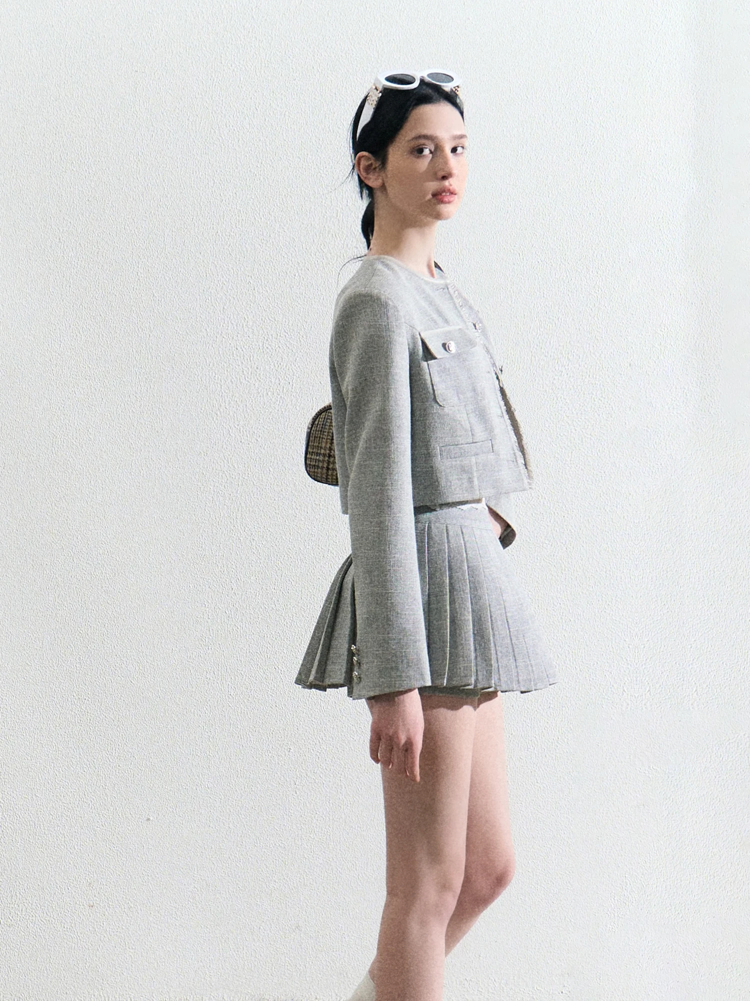 

Ele ey Linen Faion Set with ort Coat And High Waist Pleated Skirt by OAKMOO 'Paper between Chapters'