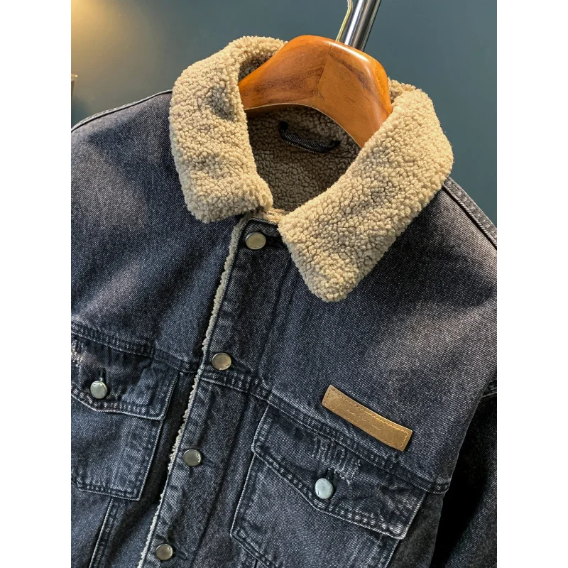 

Морозостойкая и фланелевая джинсовая куртка для мужской моды зимы 2025, утолщенная, теплая, повседневная и износостойкая джинсовая куртка.