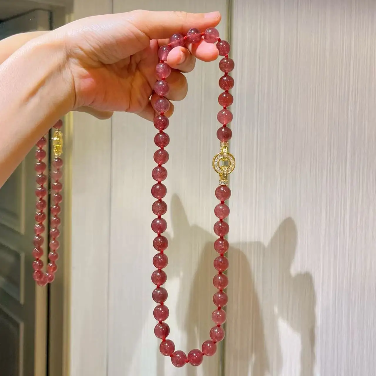 

10mm 7A pigeon blood red high-quality natural strawberry crystal collarbone necklace