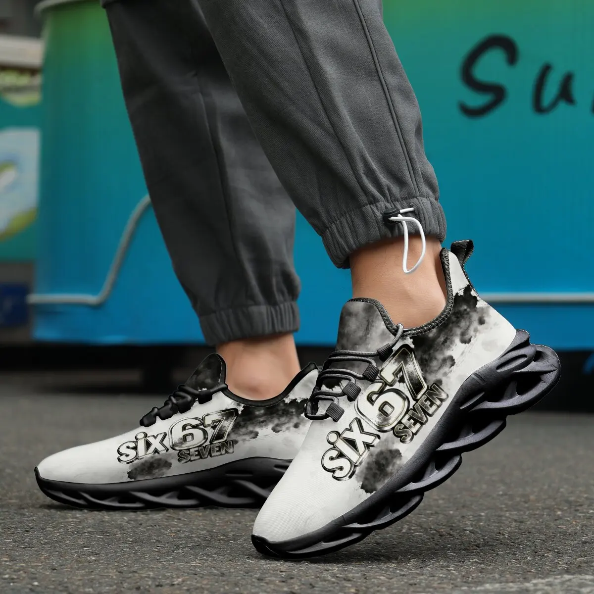 

Повседневная спортивная обувь для пар. Легкие кроссовки для бега на плоской подошве с низким верхом и цветным рисунком травы и облаков.