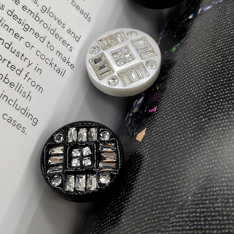 Botones de vástago redondo de Metal blanco y negro de 20/23MM para ropa, decoración de moda con diamantes de imitación de lujo, botón de costura para abrigo de alta calidad
