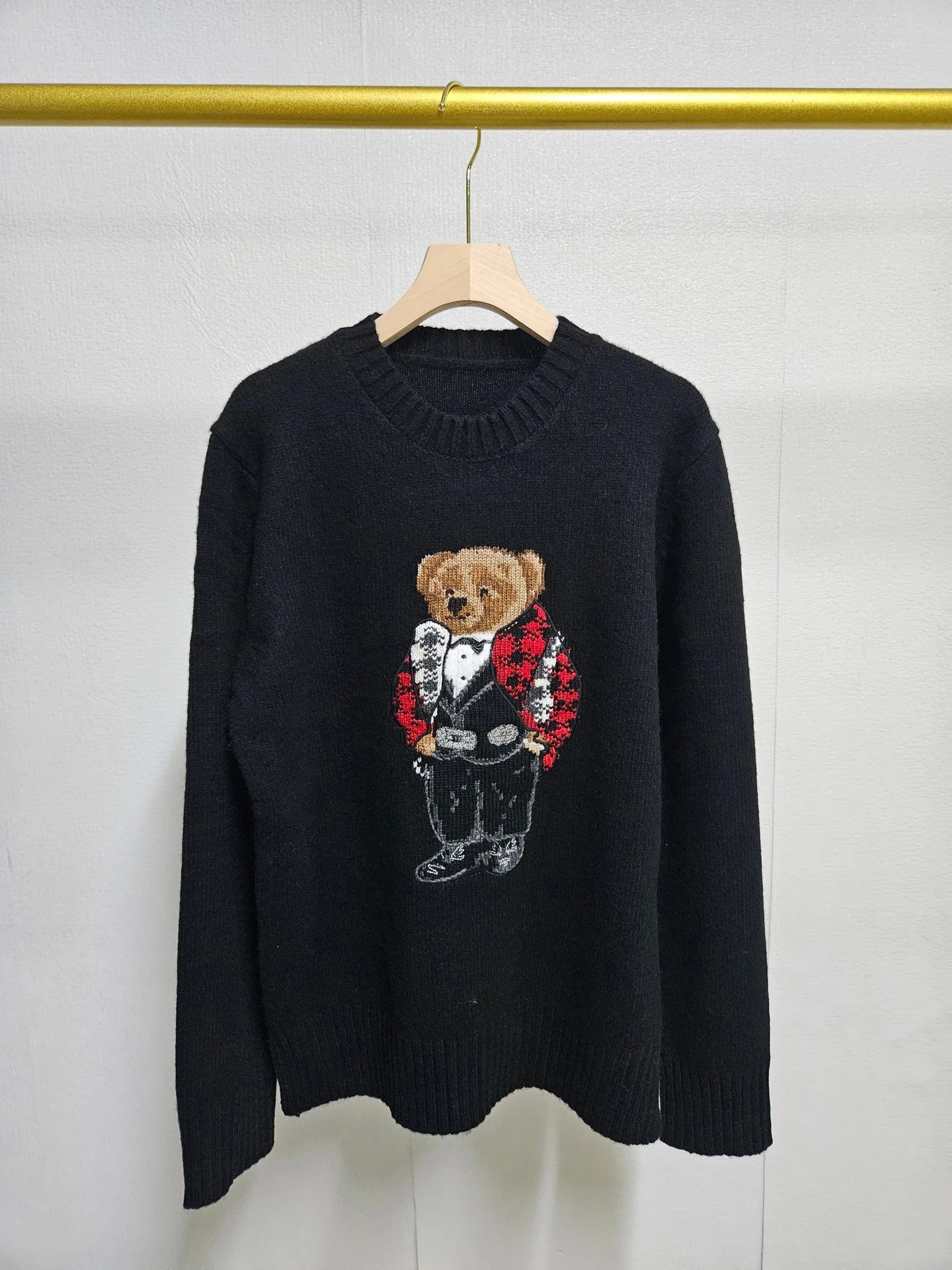 

2025 Autumn/Winter New Heavy Industry Wool Cashmere Warm Cartoon Bear Round Neck College Age Reducing Sweater Women's Edition