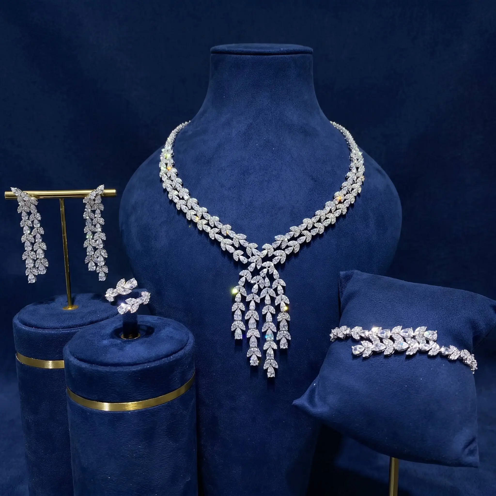 Bride Talk Luxury 4PCS Marquise Leaf Tassel CZ Zirconia Bridal Jewelry Set Dubai African Nigerian Wedding Banquet Accessories