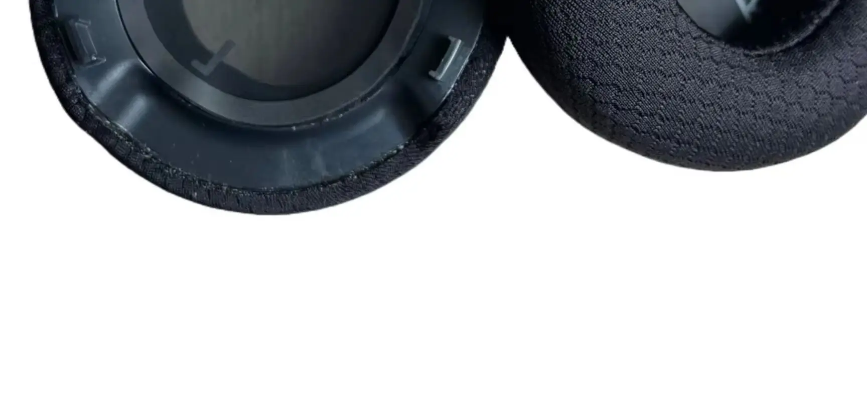 

Сменные амбушюры для JBL CLUB 700BT: подушечки из пены с эффектом памяти, сетчатая ткань, легко устанавливаются на защелках