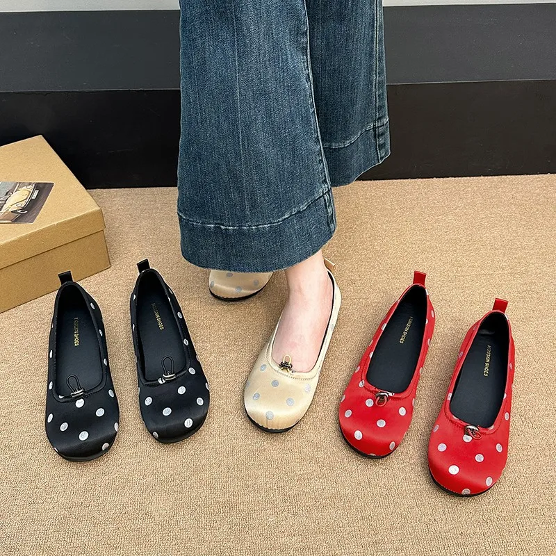 

Flat Shoes Women 2026 Spring New Polka Dot Retro Inner Heightened Round Toe Simple and Versatile Shoe