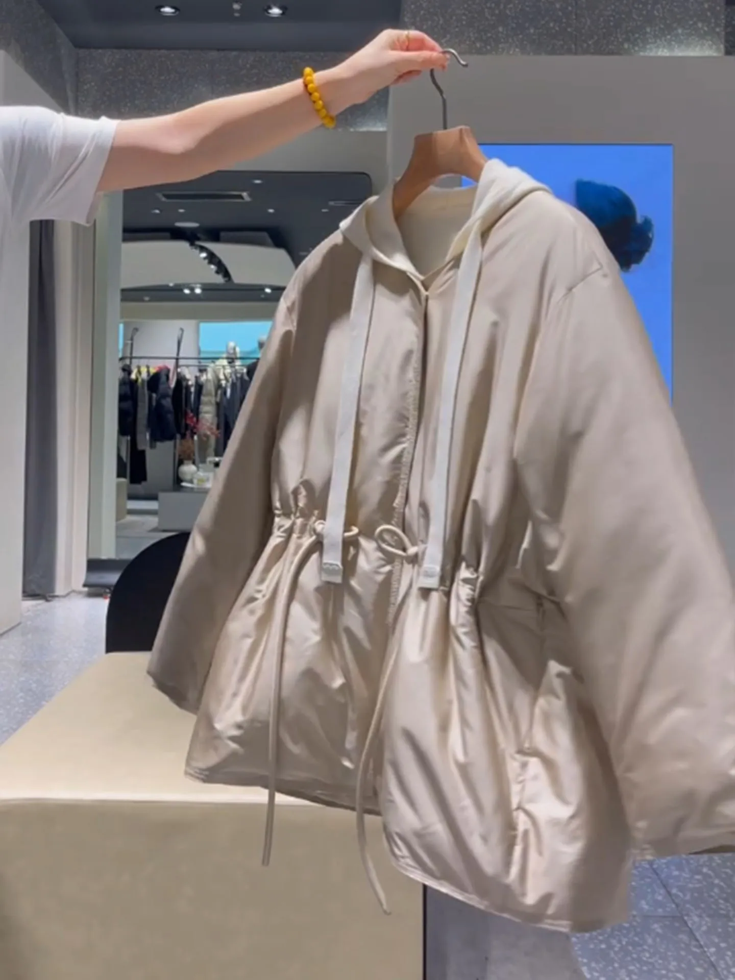 Cor champanhe feminino para baixo jaet luxo sensação com cinto cintura design de comprimento médio inverno outerwear sli casaco de fibra poli