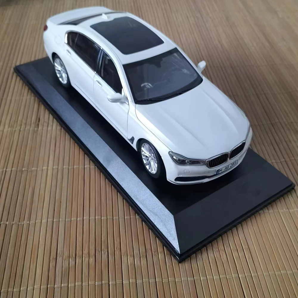 Die-cast 1:18 Scale BMW 750LI 7 Series Extended Edition Sedan