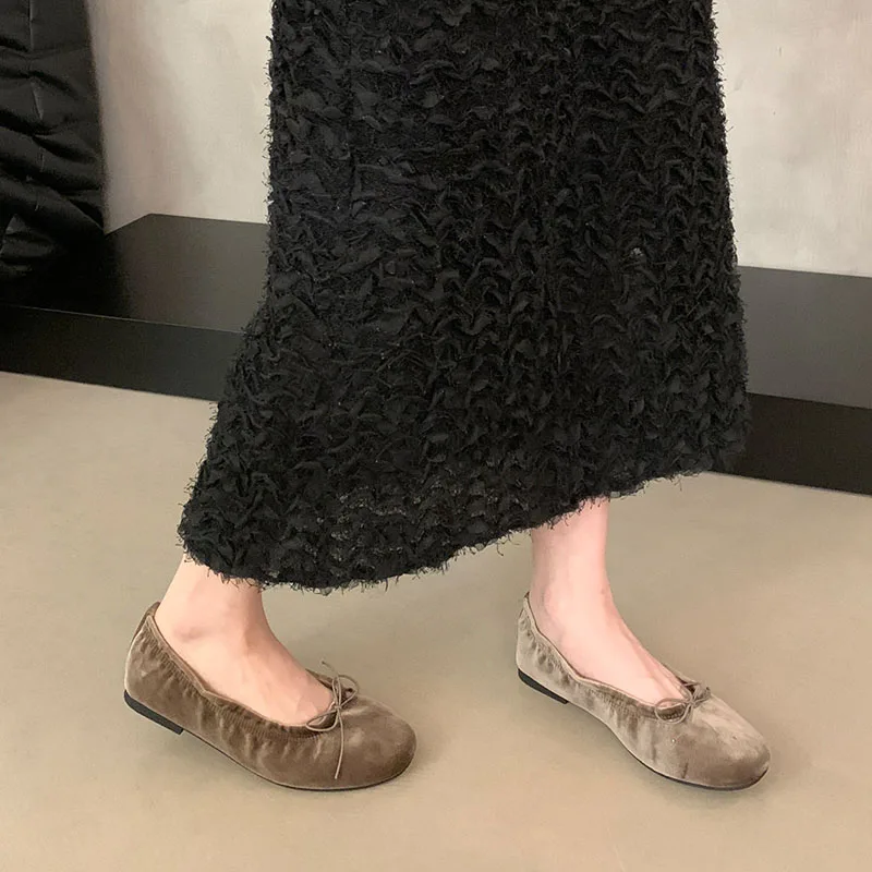 Lässige, weiche, modische Seiden-Ballerinas für Damen, flache Schuhe mit runder Spitze, flache Damenschuhe mit Schmetterlingsknoten, Slip-On-Modelle. – Detail 16