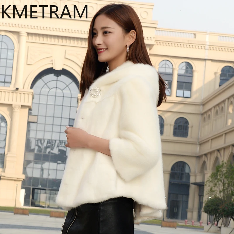 معاطف KMETRAM 100% من فرو المنك الطبيعي للنساء 2025 معطف شتوي دافئ من الفرو الحقيقي أبيض قصير بقلنسوة جديد في ملابس خارجية نسائية