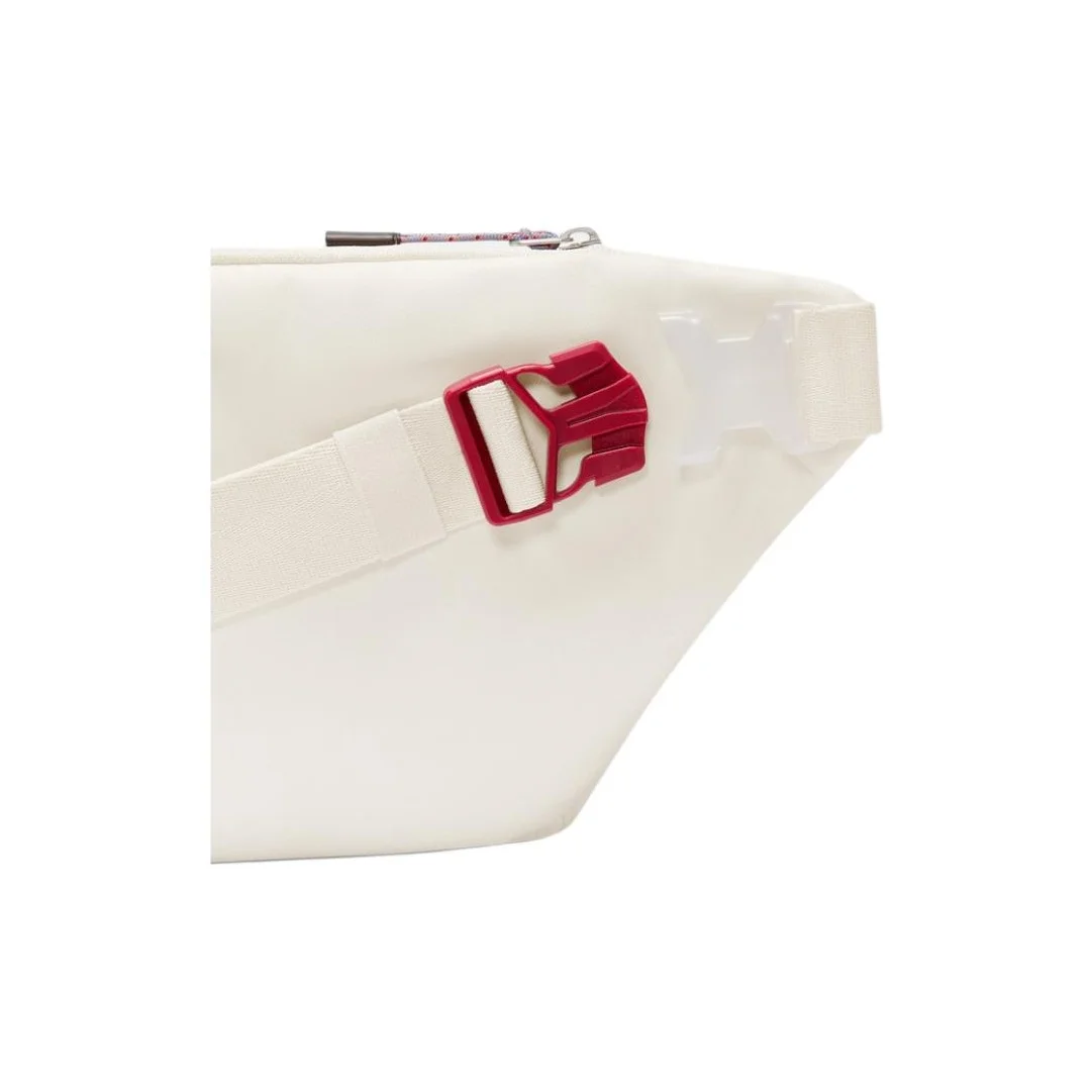 Nike Elemental Premium Lny Waistpack (8L) - usage example