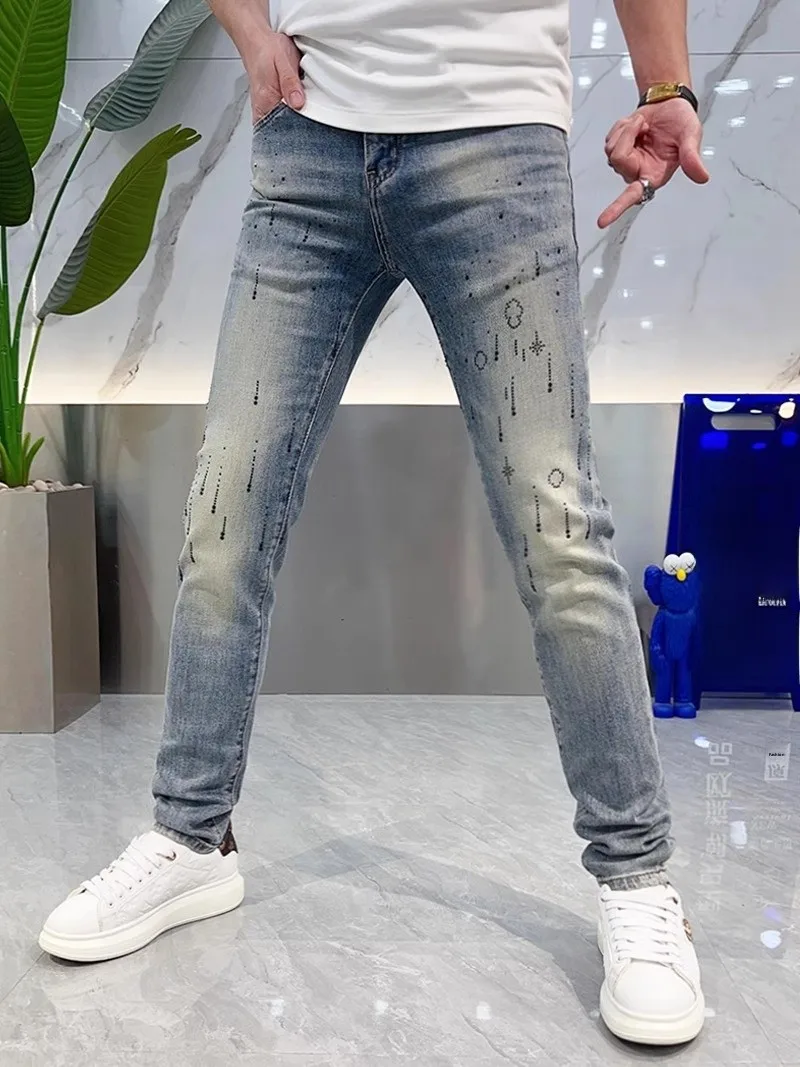

Faionable Slim Fit Men's Jeans Summer 2025 Casual Lightweight Waed Diamond Studded Breathable mid Waist Long Pants