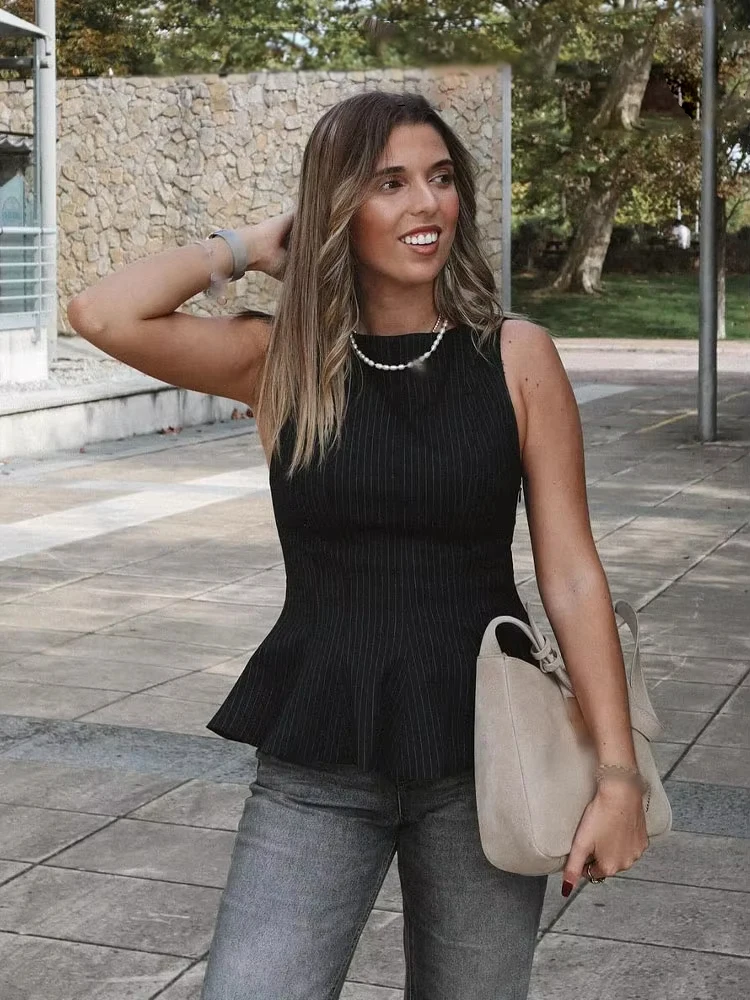 Striped Slim Tank TShirt Women Summer 2025 New Sleeveless Casual Solid O Neck T-Shirt Streetwear Fashion Simple Zipper Vest Top