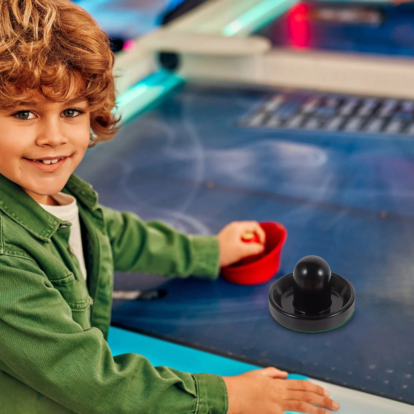 

Наборы для аэрохоккея: шайбы и клюшки с войлочными накладками для бесшумной и плавной игры, идеально подходят для взрослых аэрохоккейных столов.