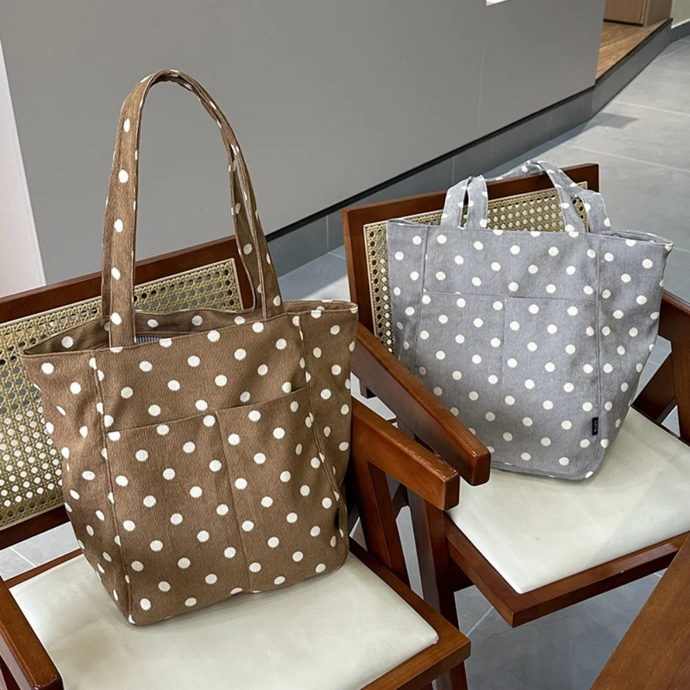 

New Versatile Commuter Polka Dot Travel Organizer with Sophisticated Appeal