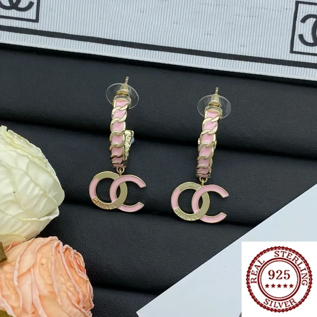 

2025 новые модные классические женские серьги из чистого серебра «сделай сам», двухцветная сетка, эмалированные серьги с двойной буквой C, модные универсальные серьги в стиле ретро