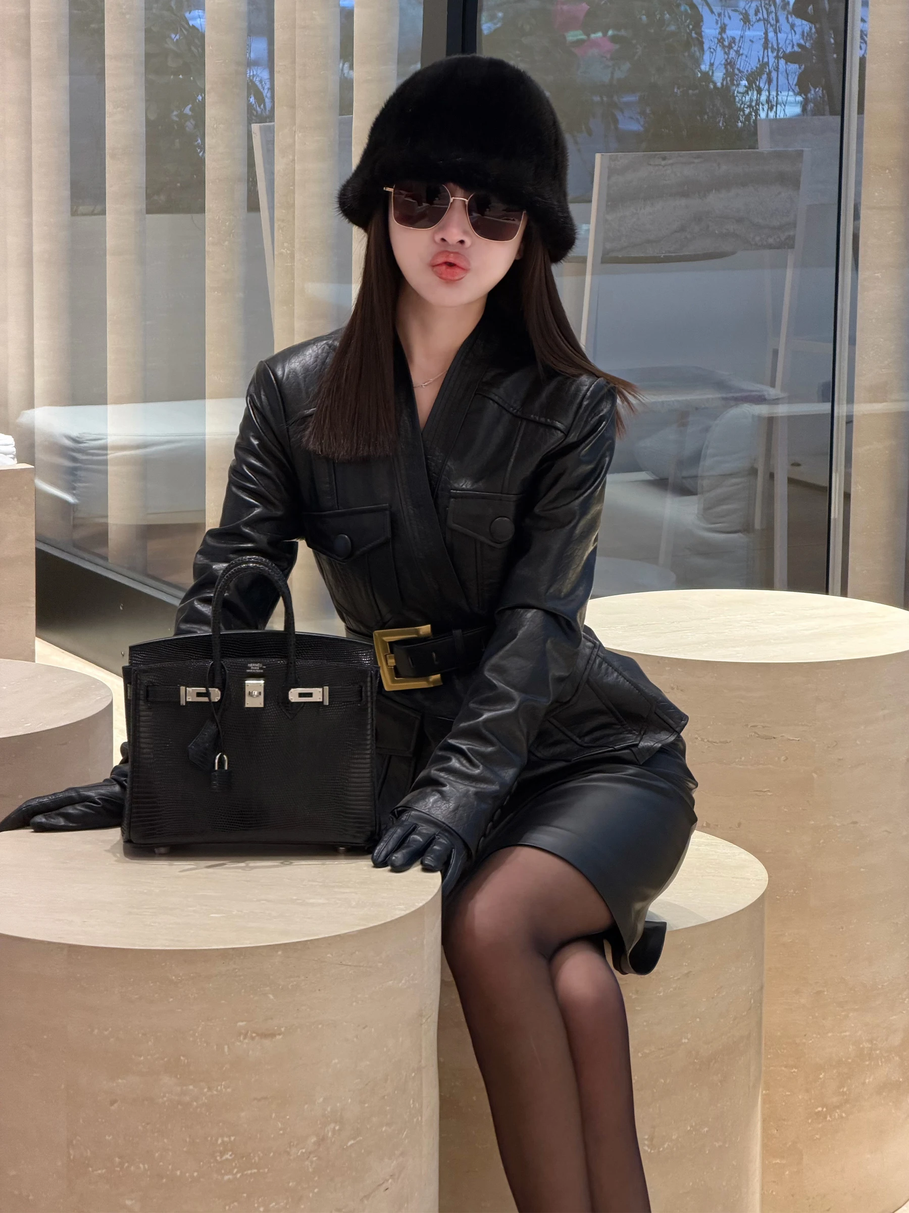 Ele Women's Genuine eepskin Leather Jaet with Waist-Cinching Belt Modern mat Sle Long Sve V-Ne Coat